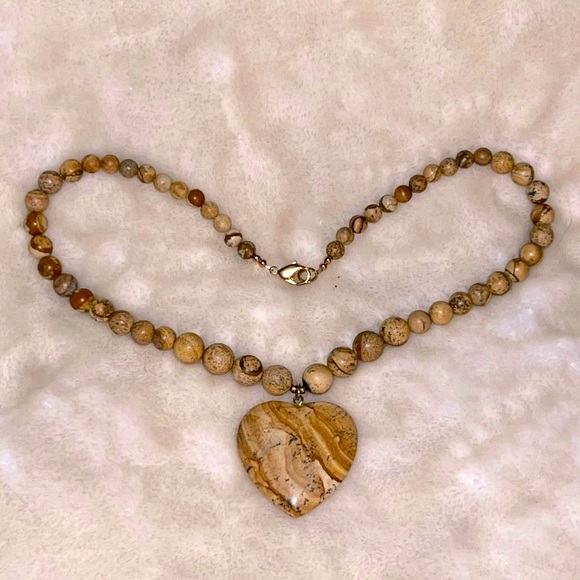NWOT 🤎 LEE SANDS - VINTAGE 18” BROWN JASPER BEADED HEART PENDANT NECKLACE - Picture 2 of 11